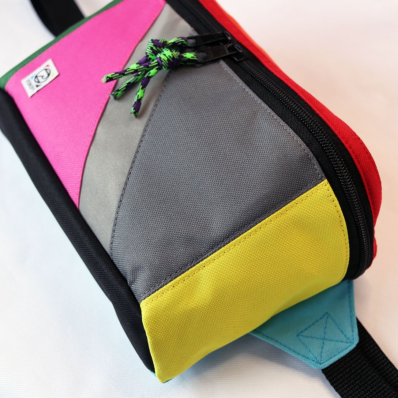 Hip Pack Magenta övtáska