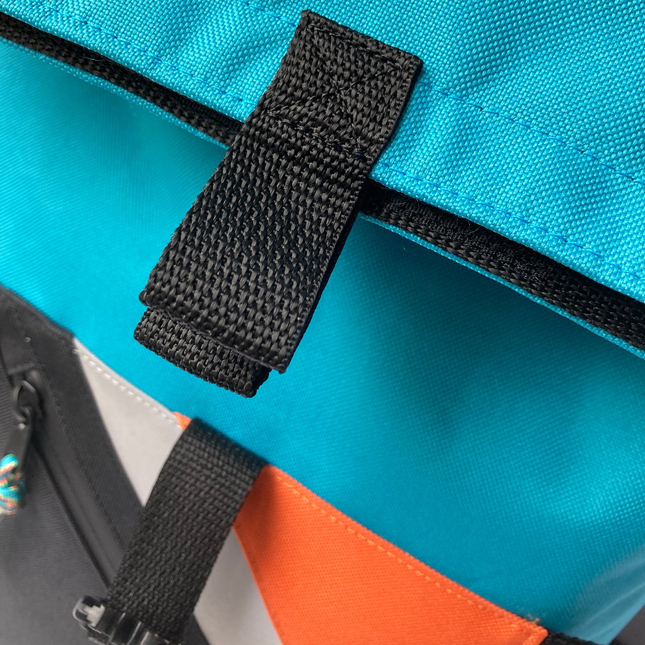 Small Roll Turquoise hátizsák