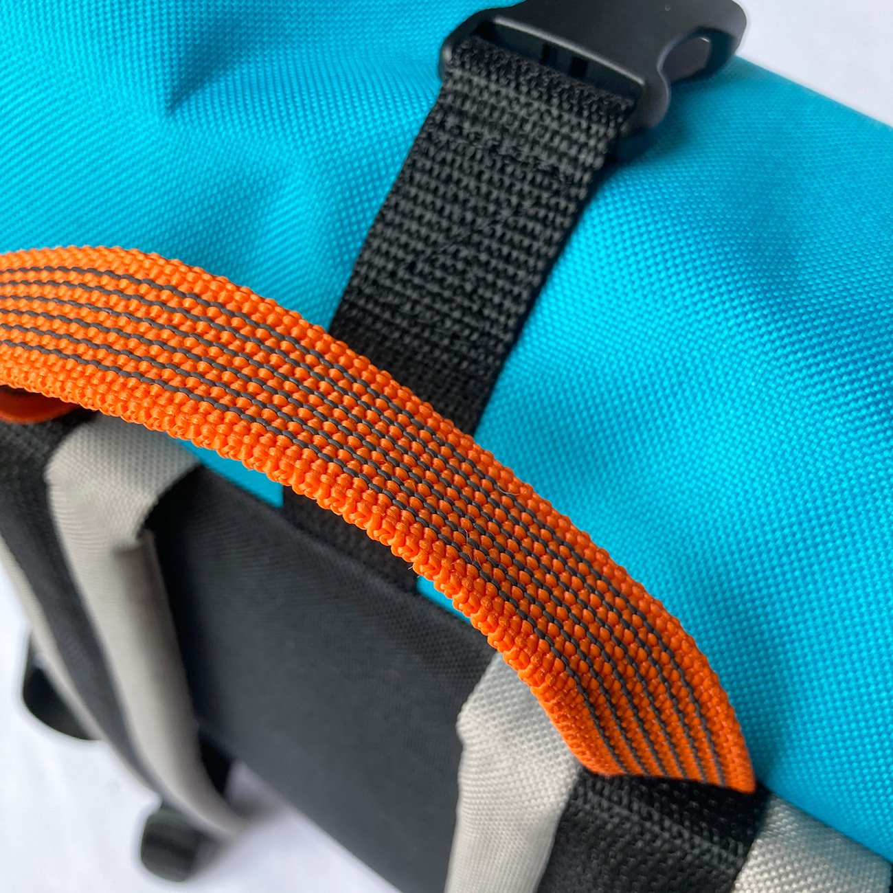 Small Roll Turquoise hátizsák